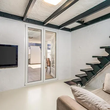 Gorgeous Home In Lopar With Wifi 펜션 로파르
